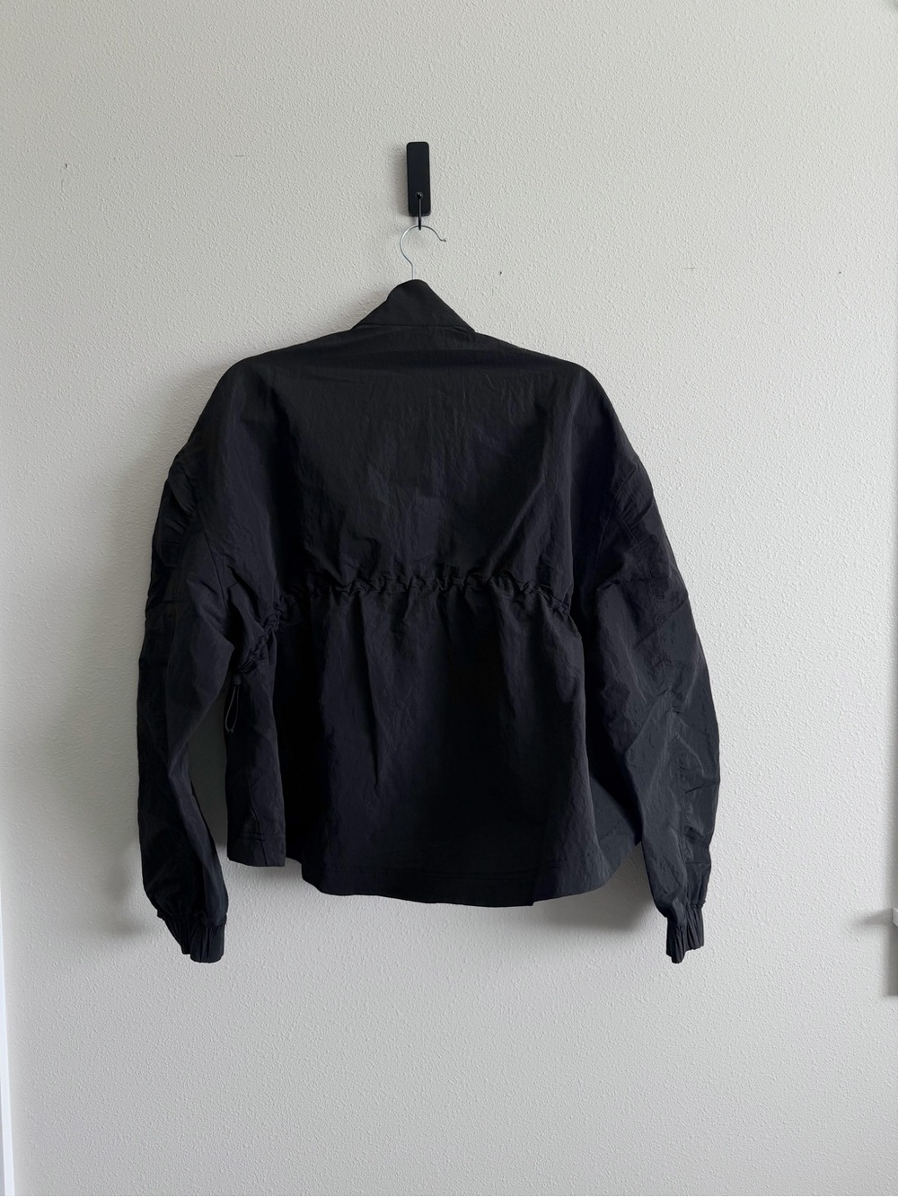 Lululemon Crinkle Nylon Cinchable Jacket Size Small - Picture 10 of 10